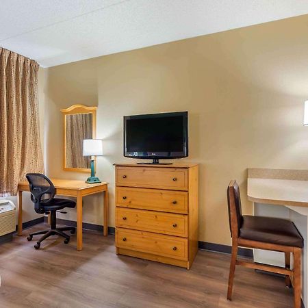 Extended Stay America Select Suites - Chicago - Lombard - Oakbrook Oakbrook Terrace Extérieur photo