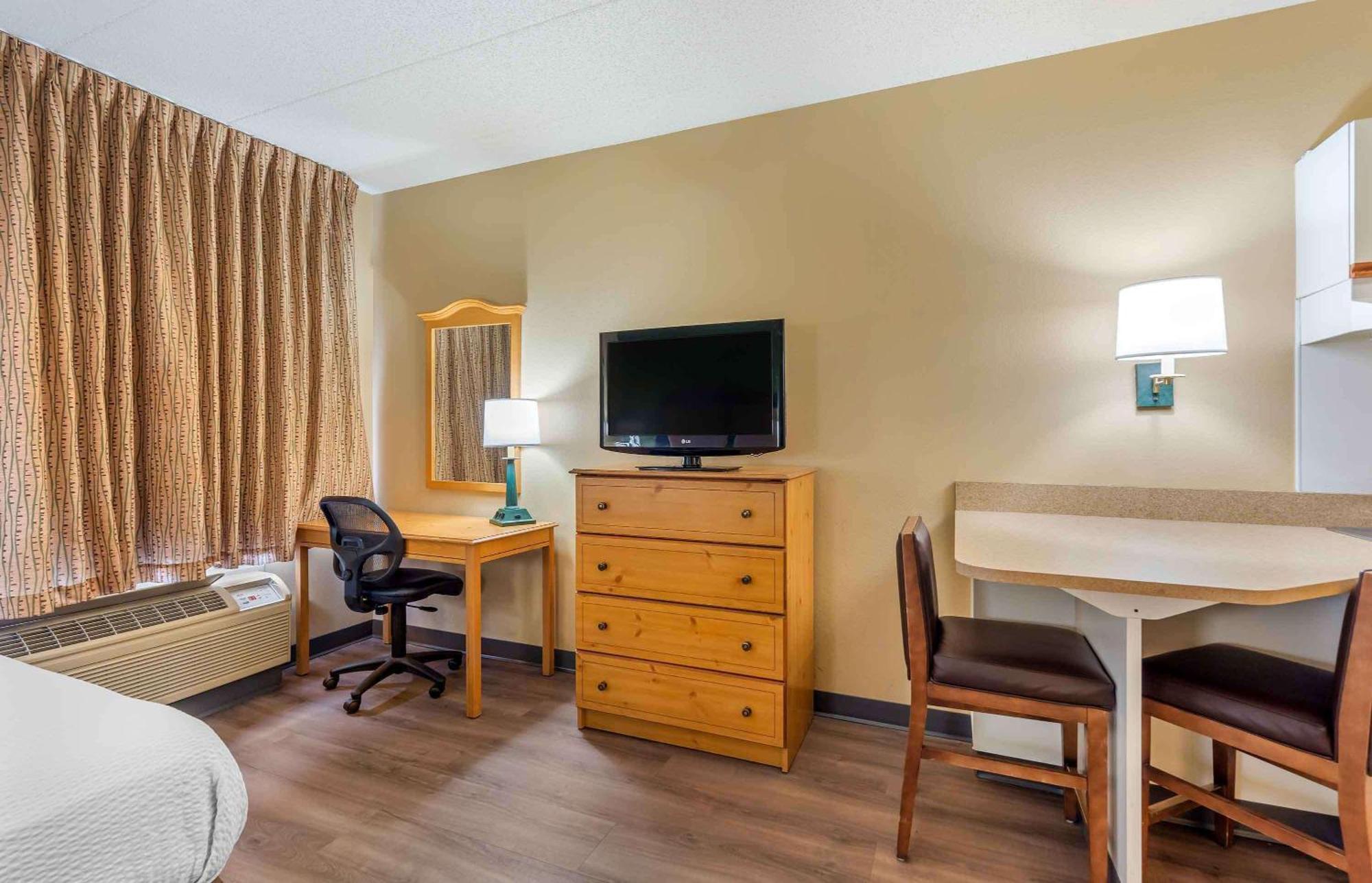 Extended Stay America Select Suites - Chicago - Lombard - Oakbrook Oakbrook Terrace Extérieur photo