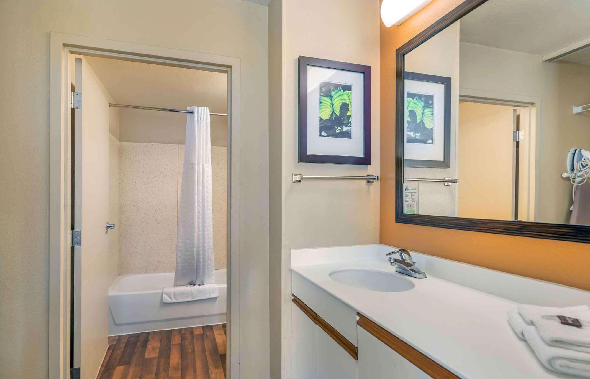 Extended Stay America Select Suites - Chicago - Lombard - Oakbrook Oakbrook Terrace Extérieur photo