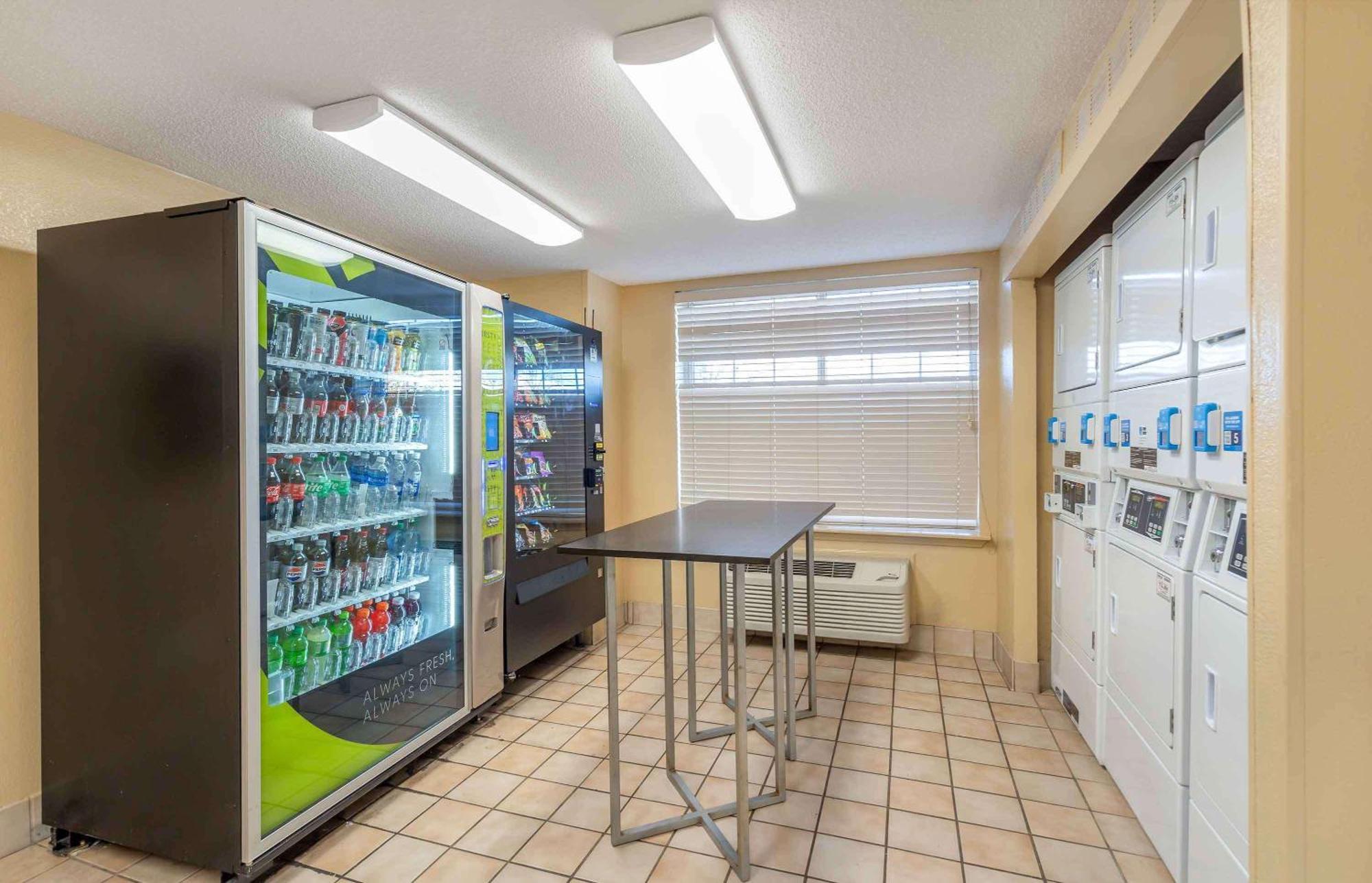 Extended Stay America Select Suites - Chicago - Lombard - Oakbrook Oakbrook Terrace Extérieur photo