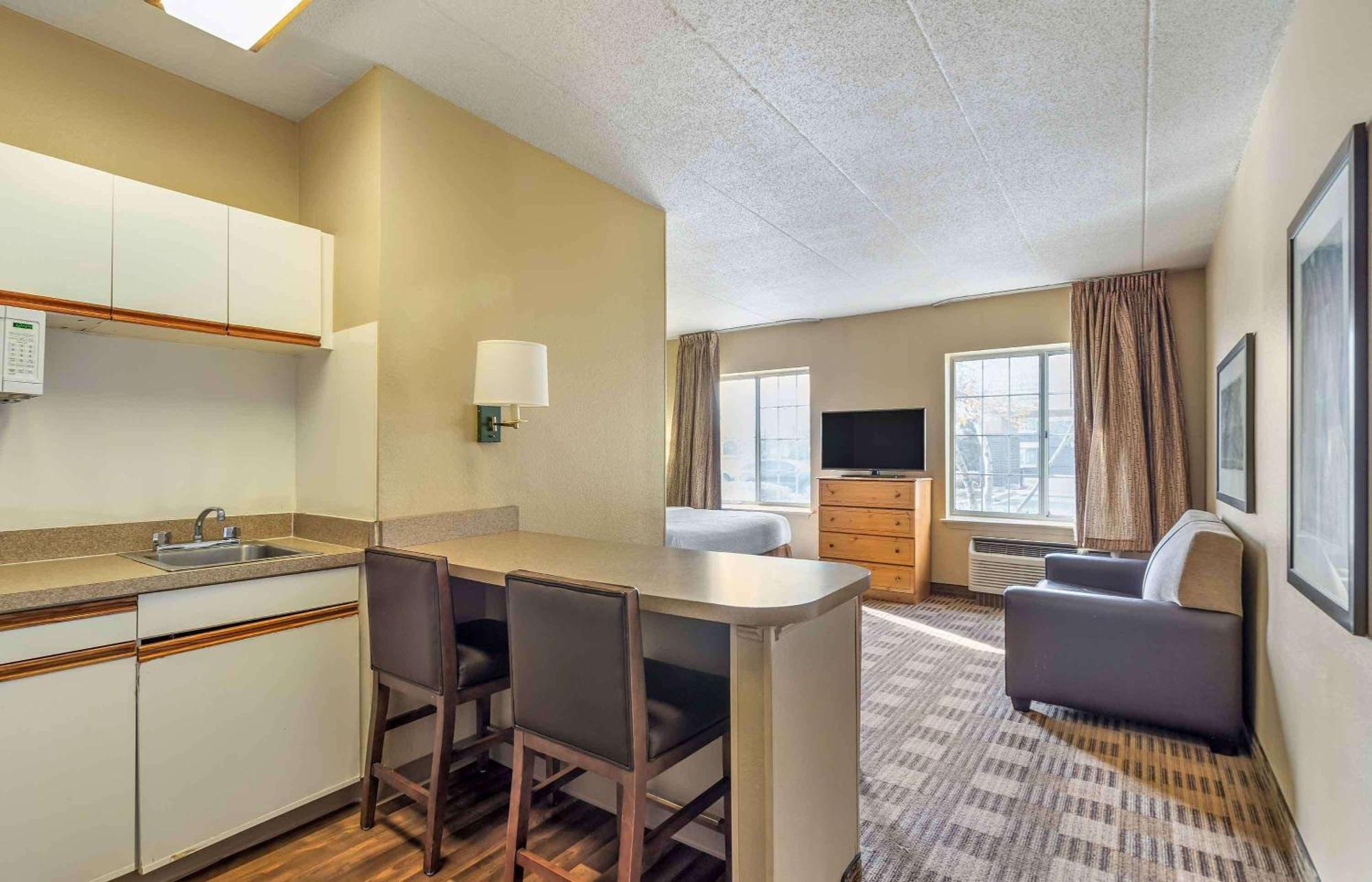 Extended Stay America Select Suites - Chicago - Lombard - Oakbrook Oakbrook Terrace Extérieur photo
