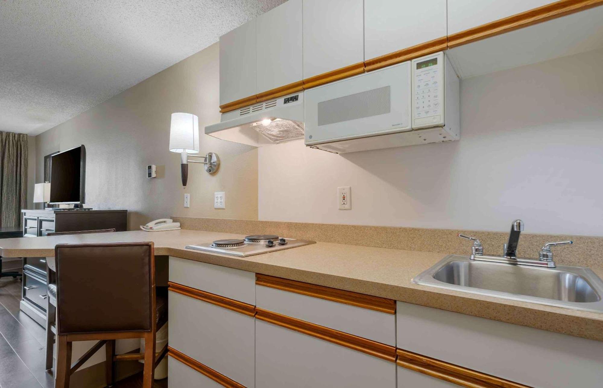 Extended Stay America Select Suites - Chicago - Lombard - Oakbrook Oakbrook Terrace Extérieur photo