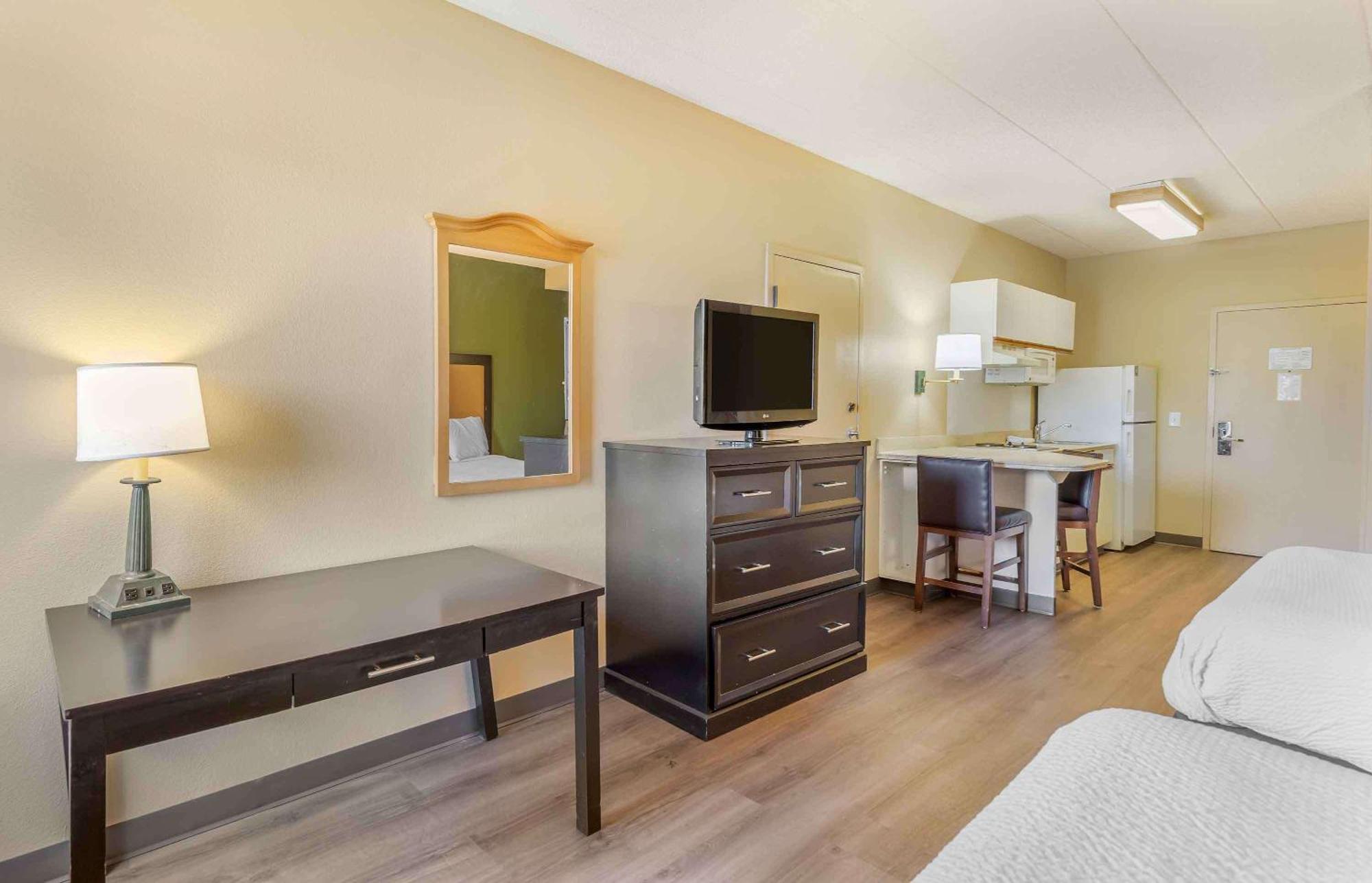 Extended Stay America Select Suites - Chicago - Lombard - Oakbrook Oakbrook Terrace Extérieur photo