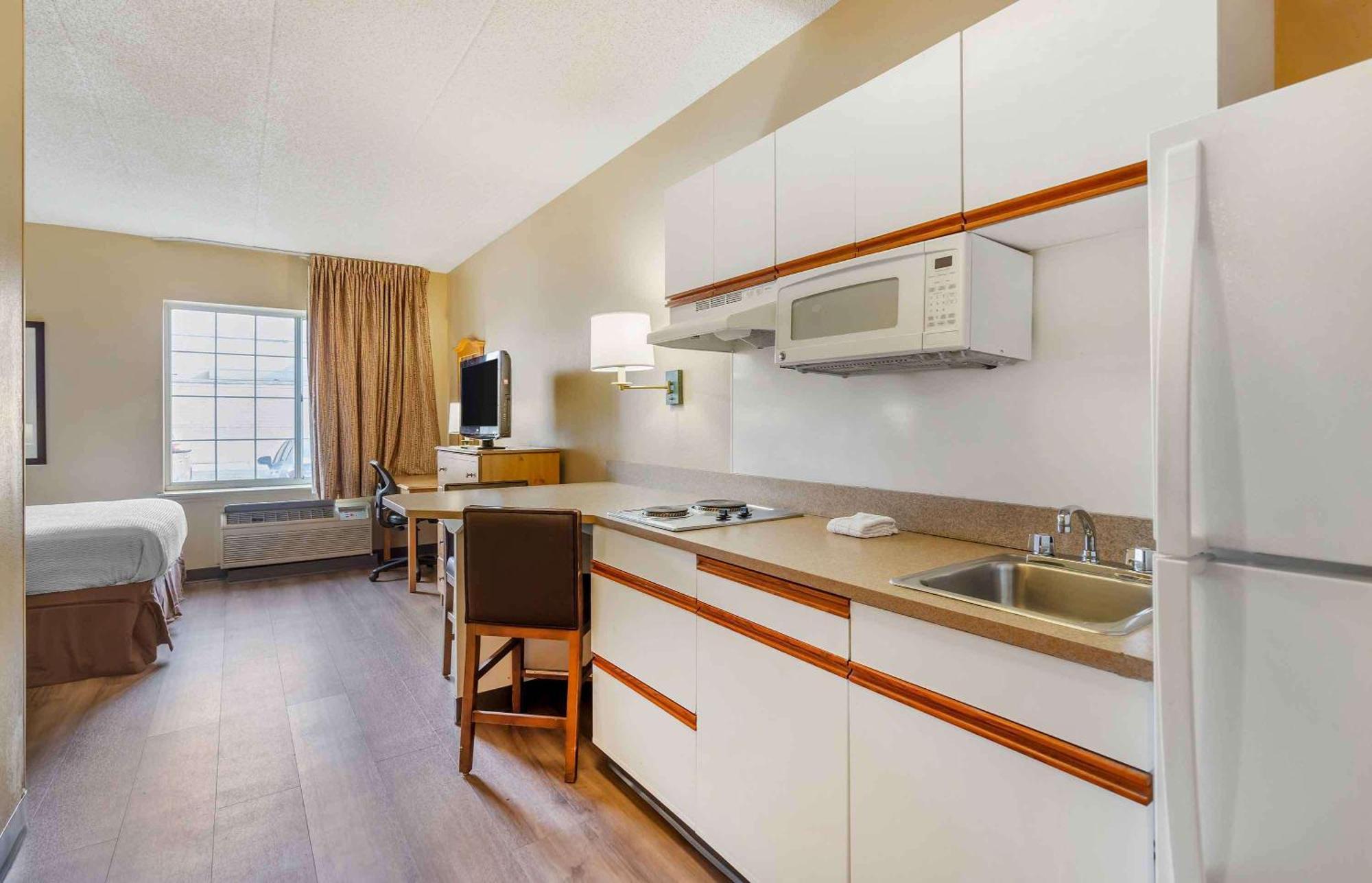 Extended Stay America Select Suites - Chicago - Lombard - Oakbrook Oakbrook Terrace Extérieur photo