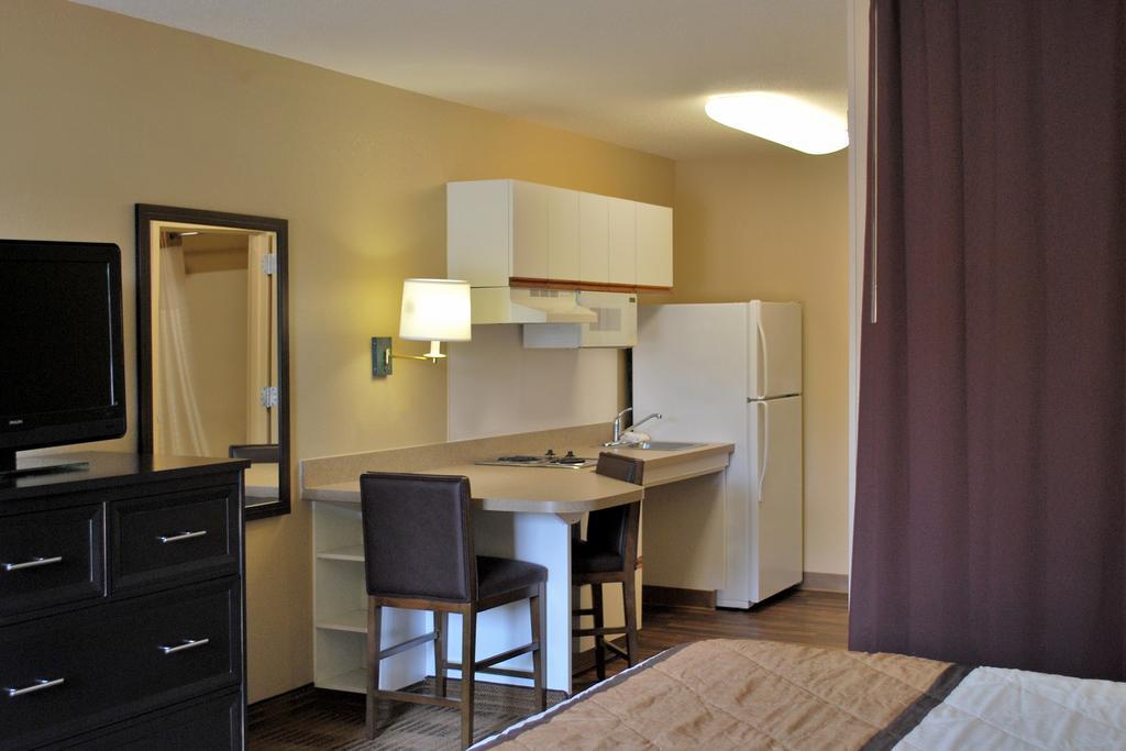 Extended Stay America Select Suites - Chicago - Lombard - Oakbrook Oakbrook Terrace Extérieur photo